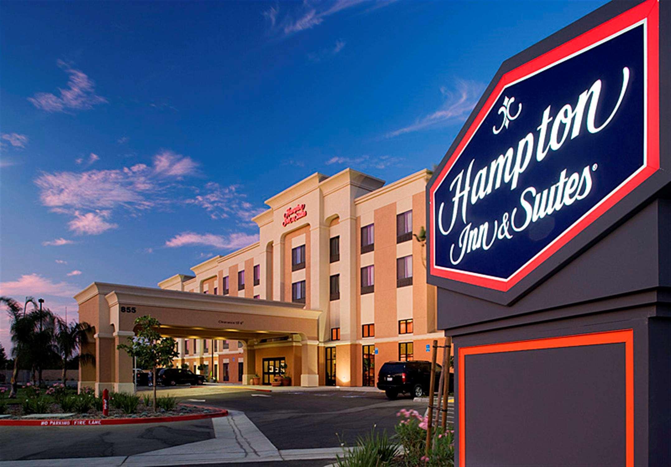 Hampton Inn & Suites Clovis Airport North Exterior photo