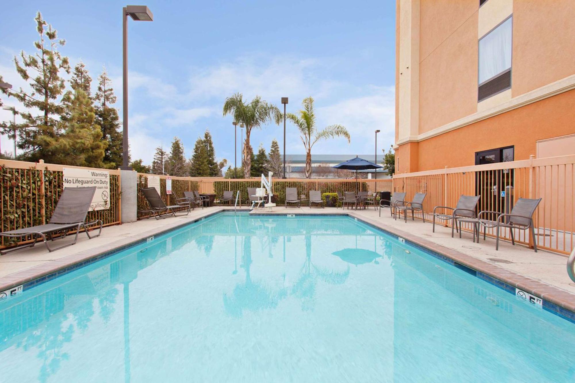 Hampton Inn & Suites Clovis Airport North Exterior photo