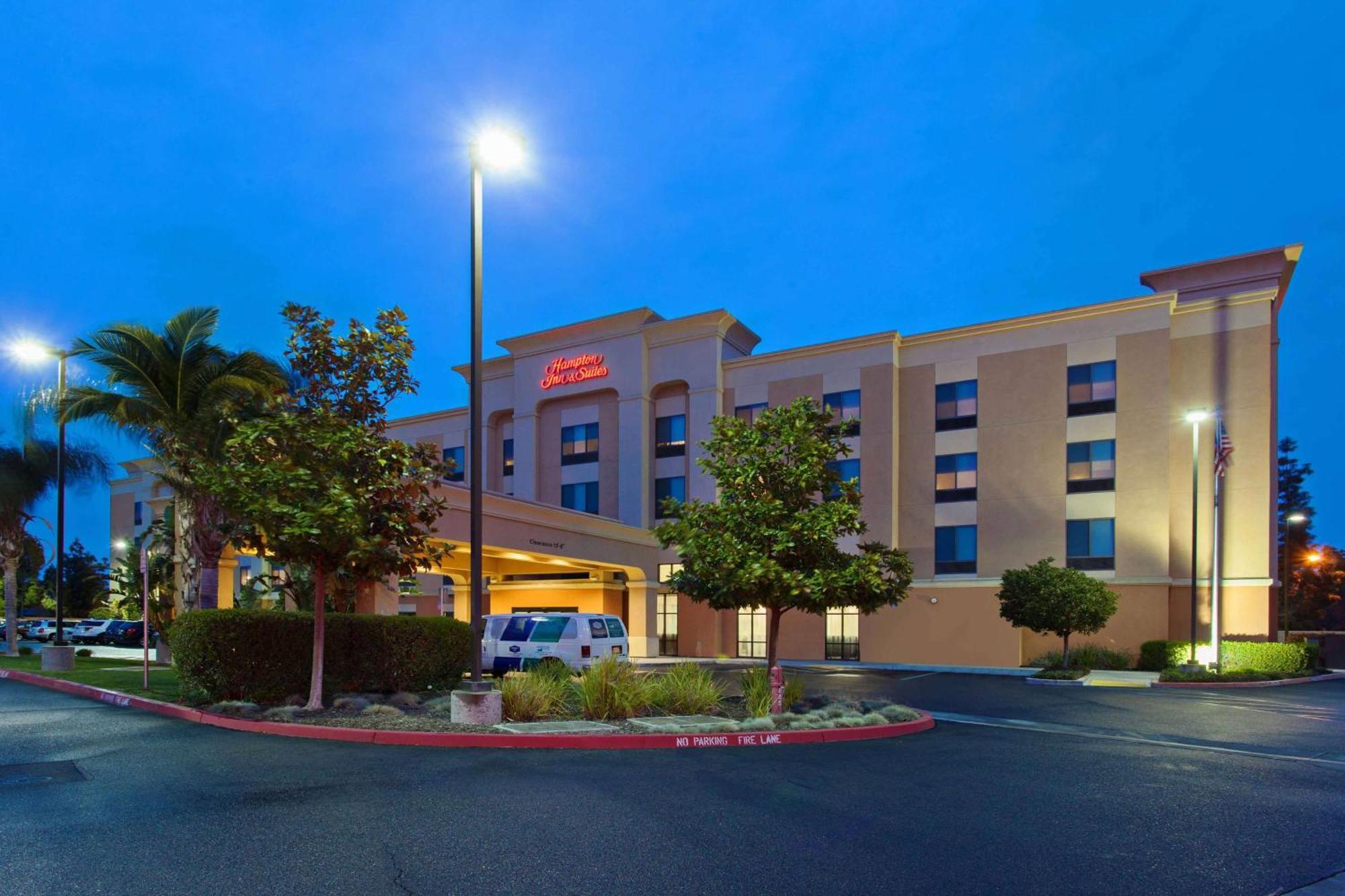 Hampton Inn & Suites Clovis Airport North Exterior photo