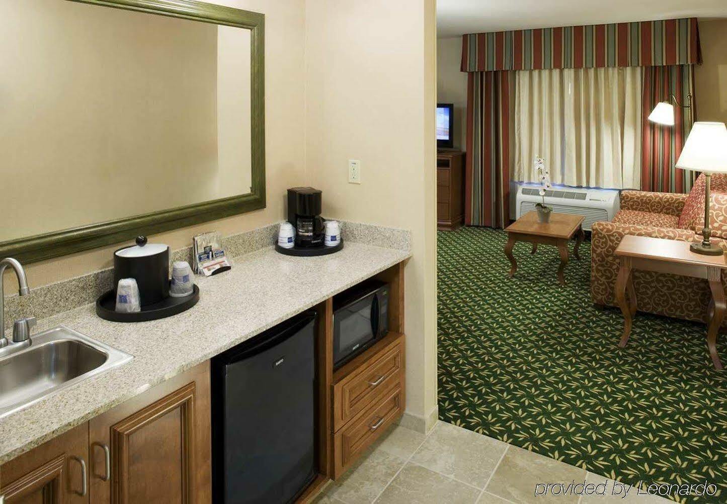 Hampton Inn & Suites Clovis Airport North Exterior photo